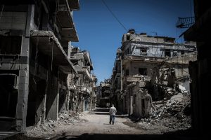 Žurnālisti un civiliedzīvotāji ir nolaupīti Homsā, Sīrijā. Pilsēta smagās cīņās ir sagrauta.